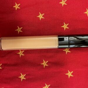 CHANEL Beige Concealer